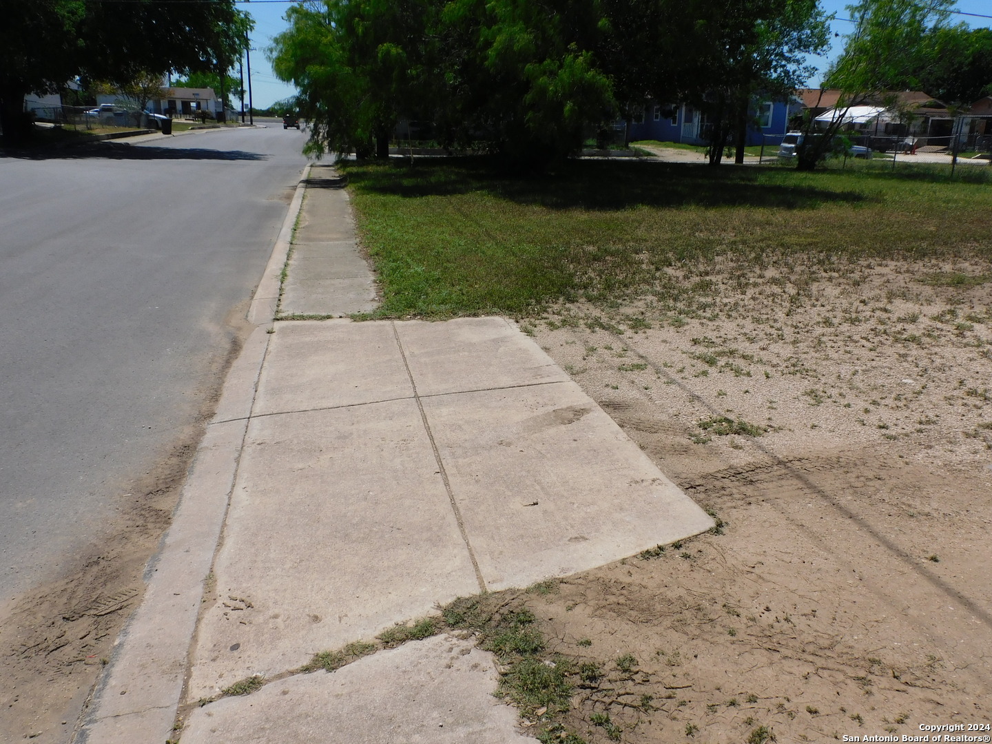 3827 Bay San Antonio, TX 78237 - Photo 14 of 23 a view of a yard with plants and trees