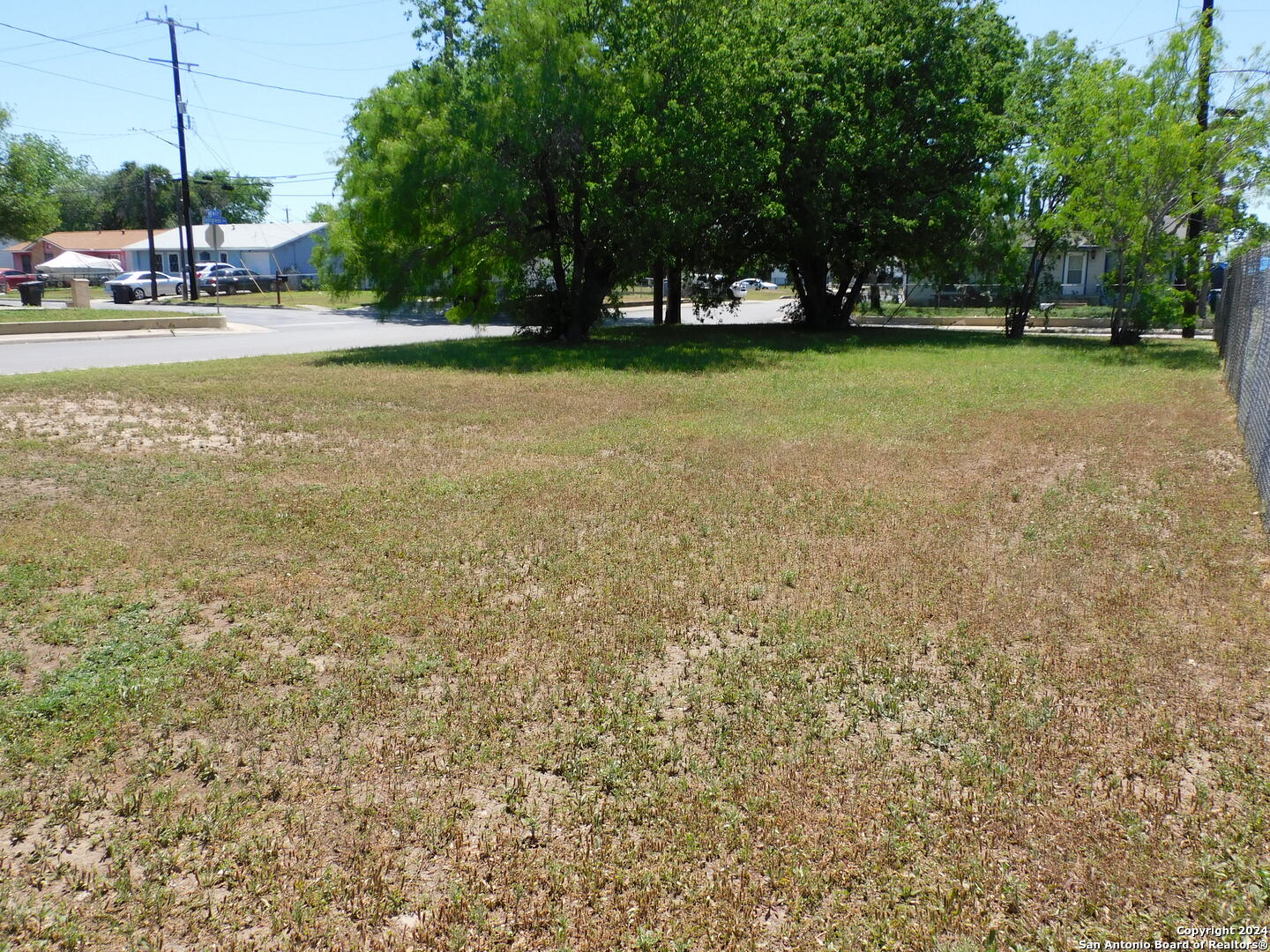 3827 Bay San Antonio, TX 78237 - Photo 2 of 23 a view of a trees in a park