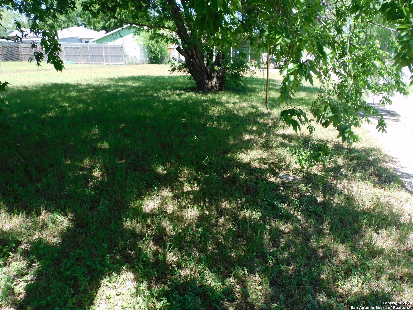 3827 Bay San Antonio, TX 78237 - Photo 7 of 23 a backyard of a house with lots of green space