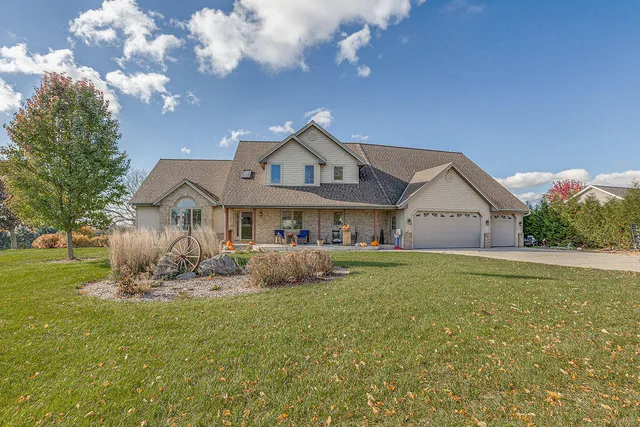 $649,900 | N558 Schroeter Drive, Sherman, WI 53075