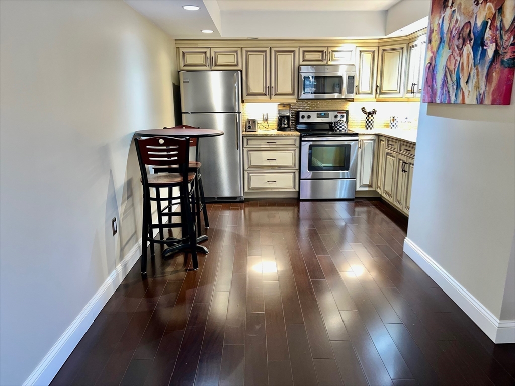 404 Paradise Road, Unit 1D Swampscott, MA 01907 - Photo 24 of 36