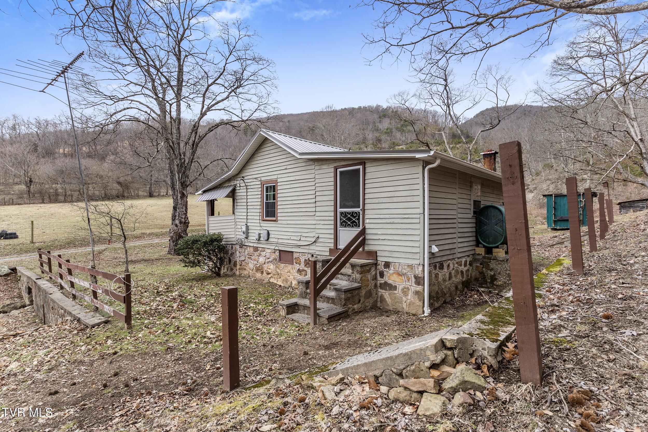 201 Falling Rock Road Saltville, VA 24370 - Photo 31 of 58 29_arw09733