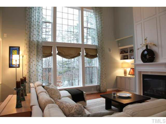 8124 Sommerwell Street Raleigh, NC 27613 - Photo 10 of 23 Den/Family/Great Room