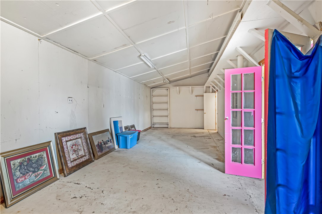 124 12th Street Somerville, TX 77879 - Photo 11 of 42 a view of an empty room with window