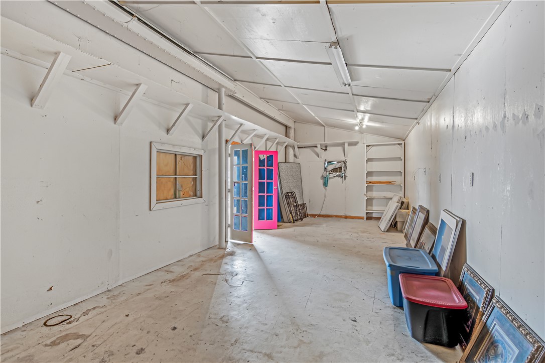 124 12th Street Somerville, TX 77879 - Photo 13 of 42 a view of livingroom with furniture