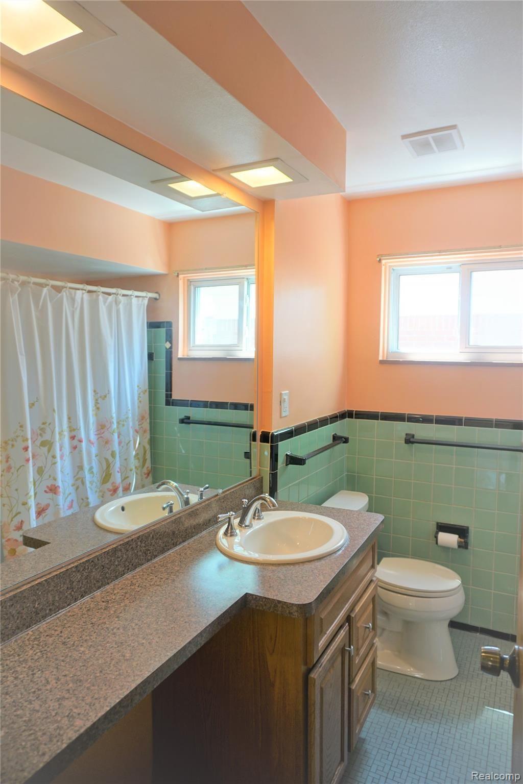 14269 Inkster Road Livonia, MI 48154 - Photo 16 of 28 16. bathroom