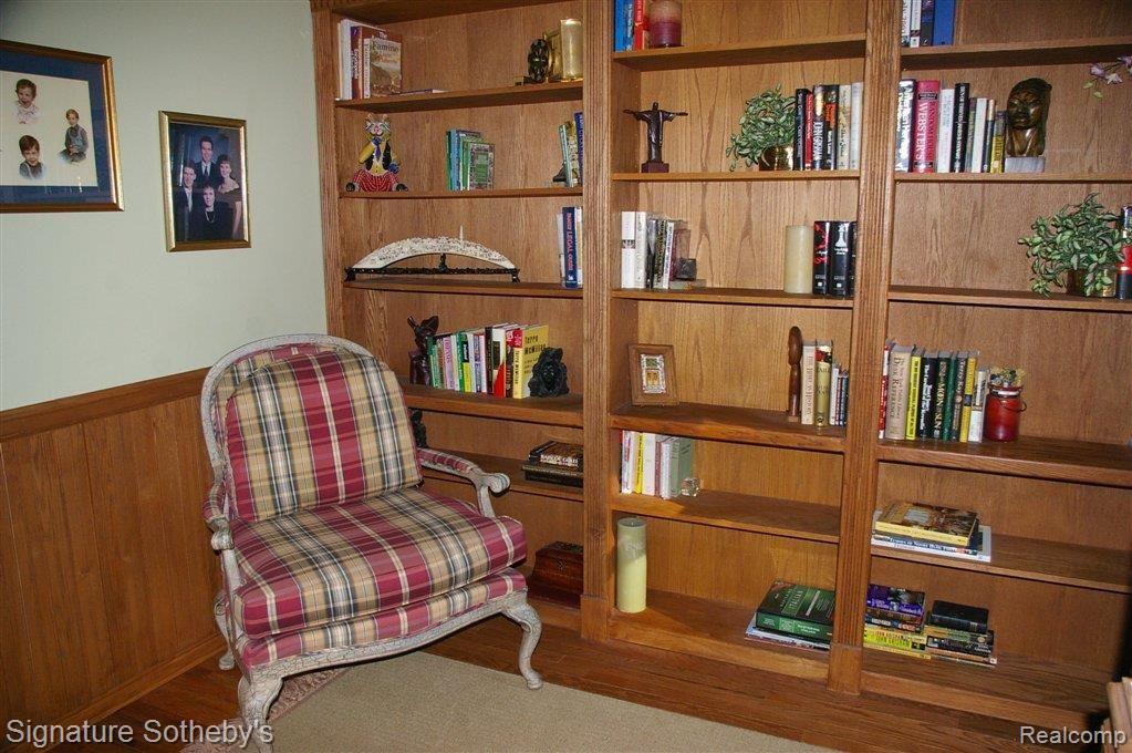 630 Deerfield Court Rochester, MI 48309 - Photo 11 of 27 Reading Room.JPG