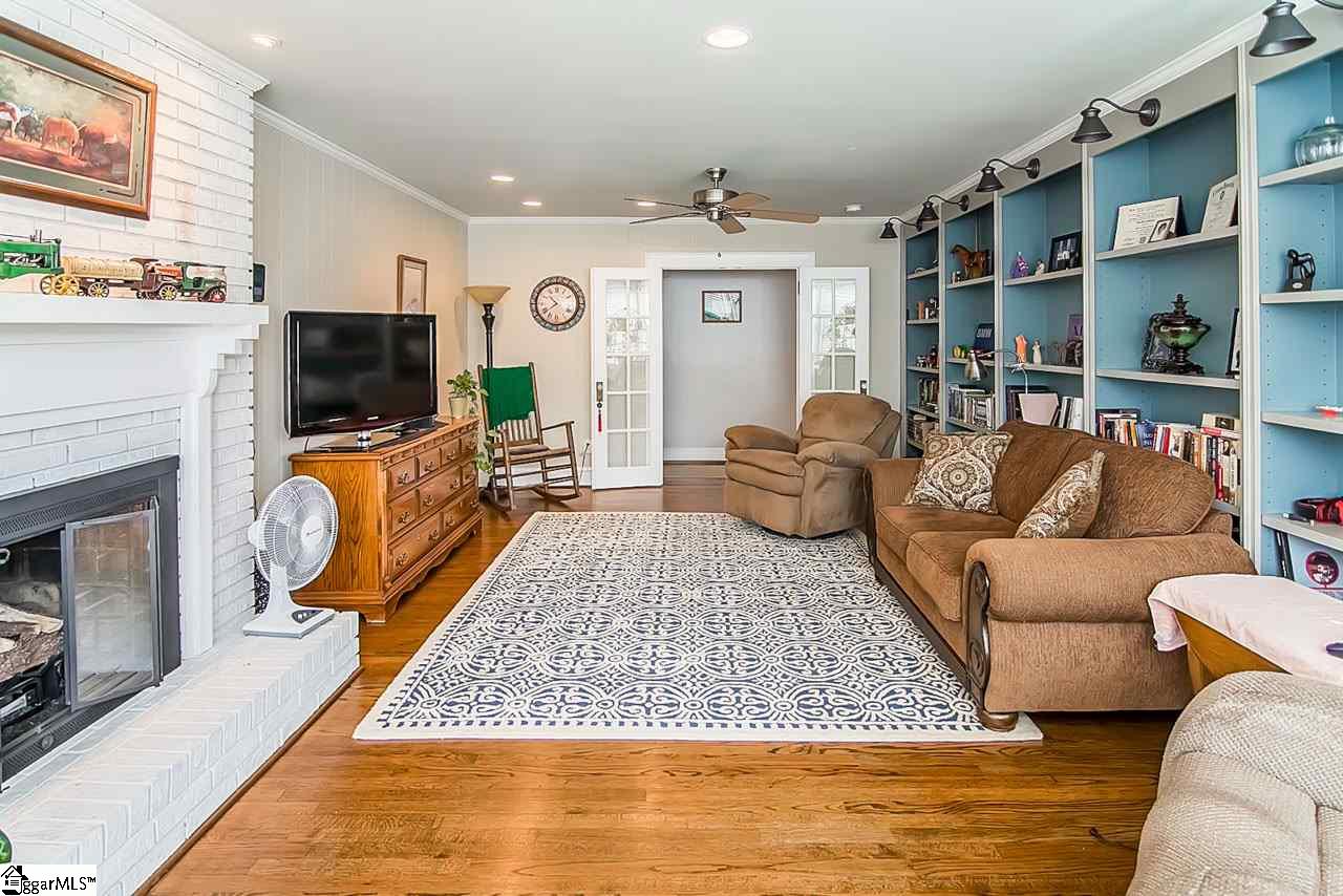 415 North B Street Easley, SC 29640 - Photo 6 of 36 Gallery Image 6