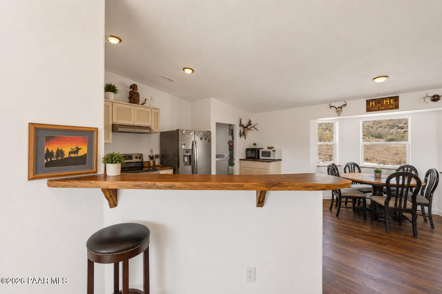 17200 South Dripping Springs Road Mayer, AZ 86333 - Photo 14 of 48 Bar