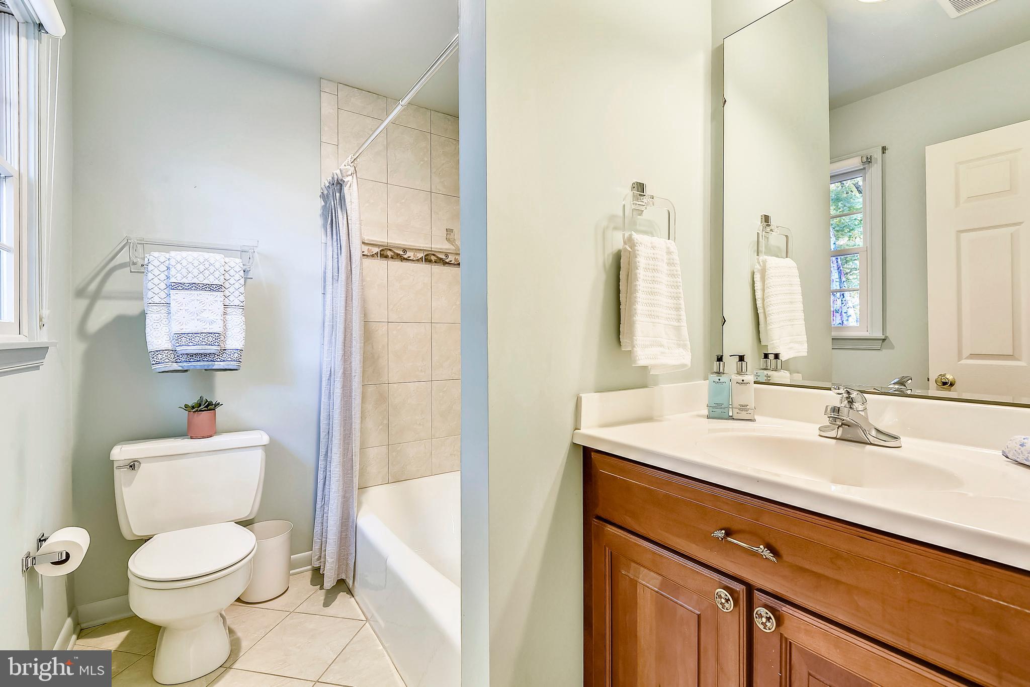 7978 Holly Road Pasadena, MD 21122 - Photo 16 of 29 Owner's Suite En-Suite Full Bath