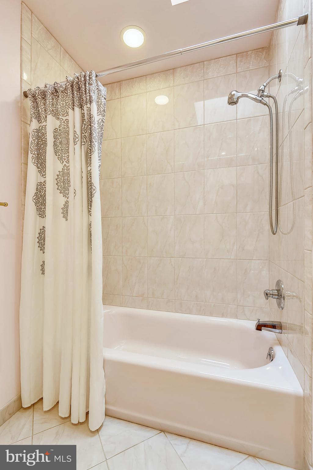 7978 Holly Road Pasadena, MD 21122 - Photo 22 of 29 Hall Full Bath