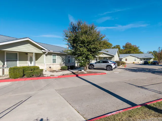 $286,000 | 121 South Plant Avenue, Unit 102, Boerne, TX 78006