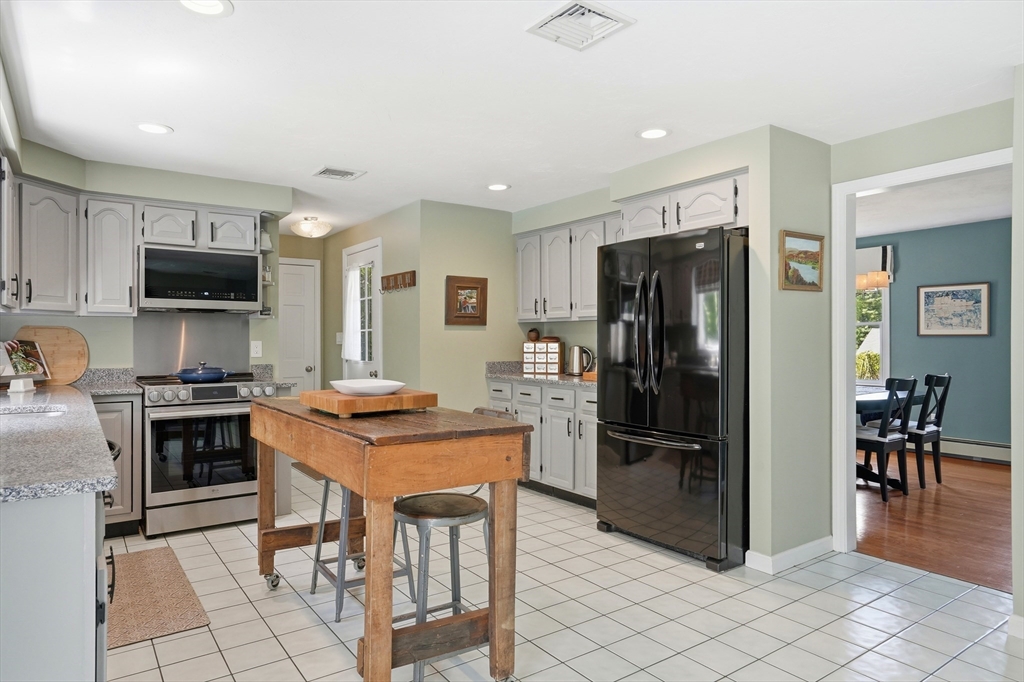 29 Walter Faunce Road Kingston, MA 02364 - Photo 7 of 38