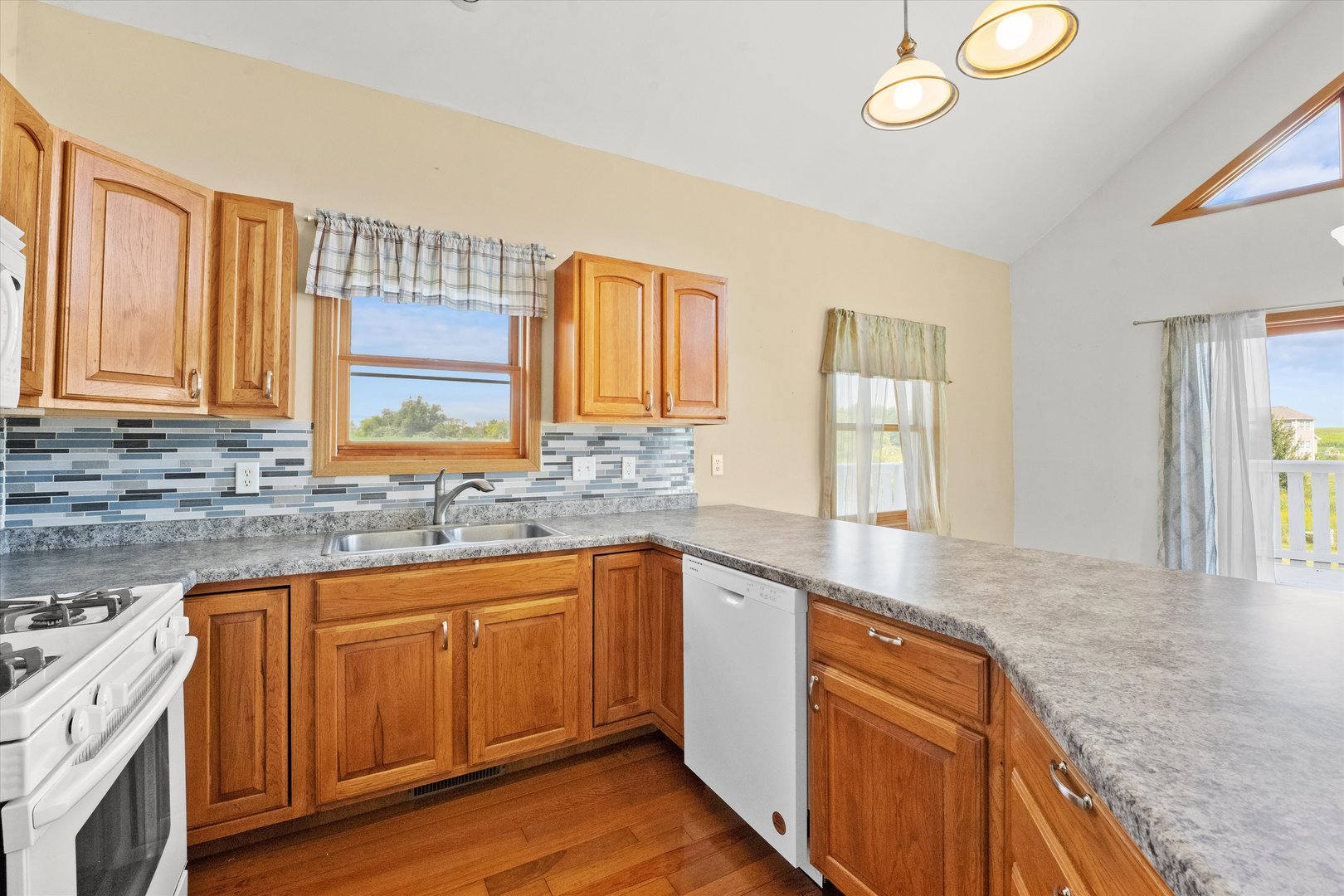6915 Johnson Road Hebron, IL 60034 - Photo 3 of 53