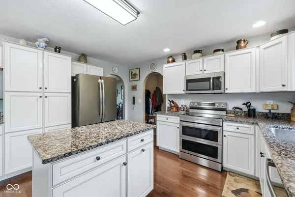 $410,000 | 2701 West Sun Valley Parkway, Muncie, IN 47303