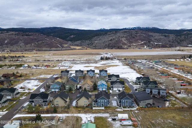 $675,000 | 67 Eva Lane, Unit 8, Victor, ID 83455