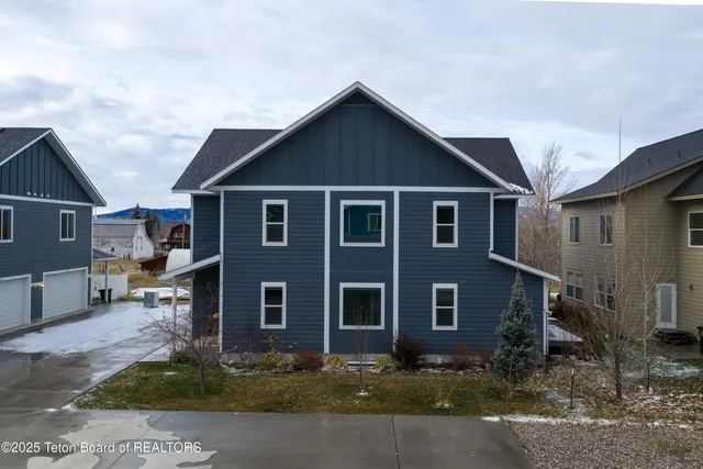 $675,000 | 67 Eva Lane, Unit 8, Victor, ID 83455