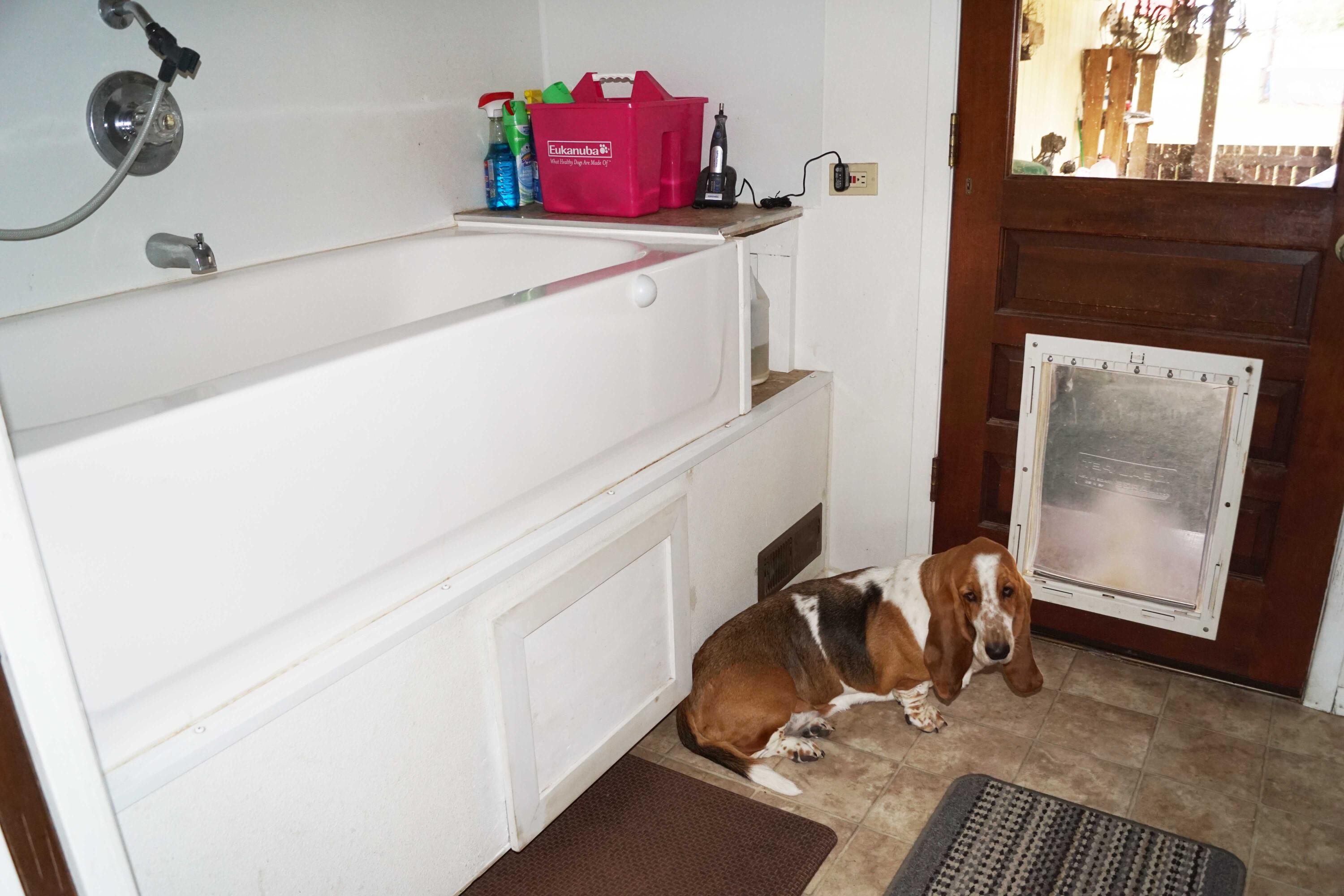 553 Soldier Creek Road Grants Pass, OR 97526 - Photo 33 of 41 33 MUD ROOM & DOG'S TUB