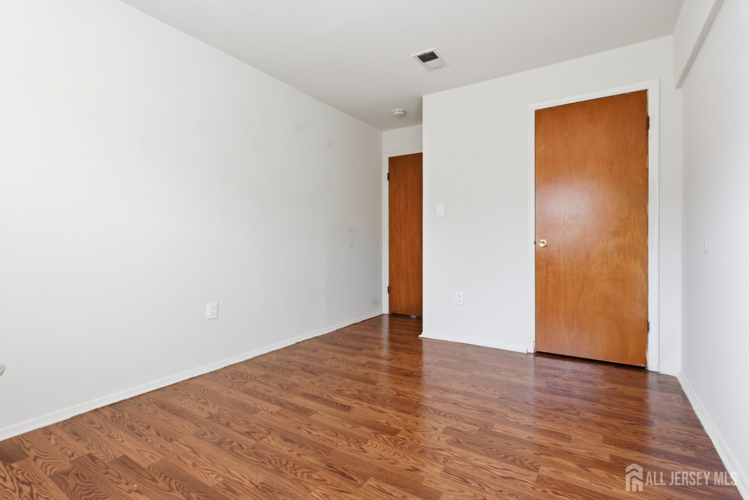 1728 Raspberry Court Edison, NJ 08817 - Photo 14 of 22 Gallery Image 14