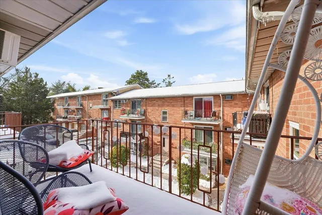 a view of a front of a house