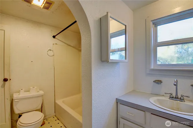 $314,900 | 1040 West Shady Lane, Oak Harbor, WA 98277