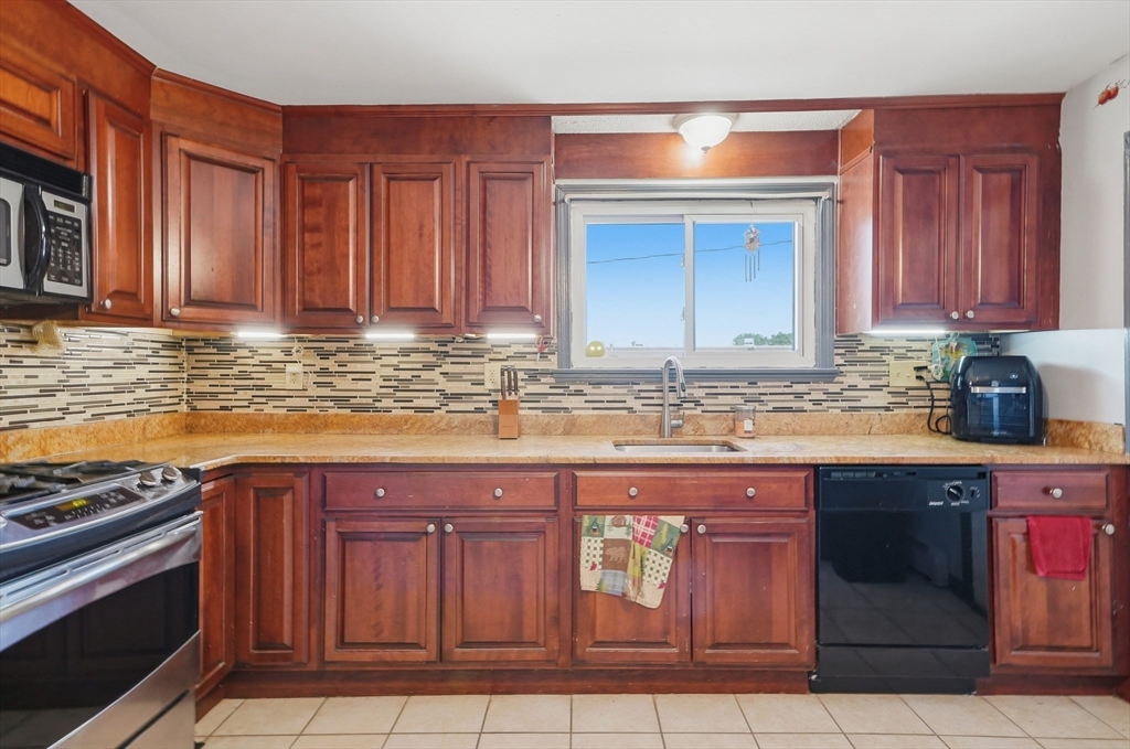 218 Calvary Street, Unit 2 Waltham, MA 02453 - Photo 5 of 18