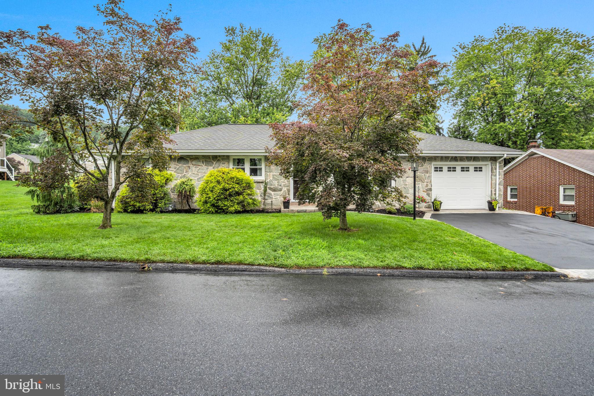 458 Leearden Road Hershey, PA 17033 - Photo 2 of 40 Gallery Image 2