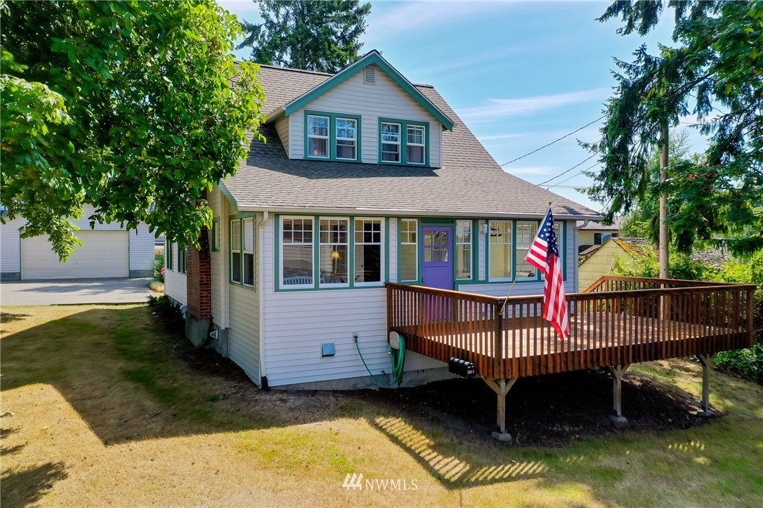 2014 Perry Avenue Bremerton, WA 98310 - Photo 1 of 24 Gallery Image 1