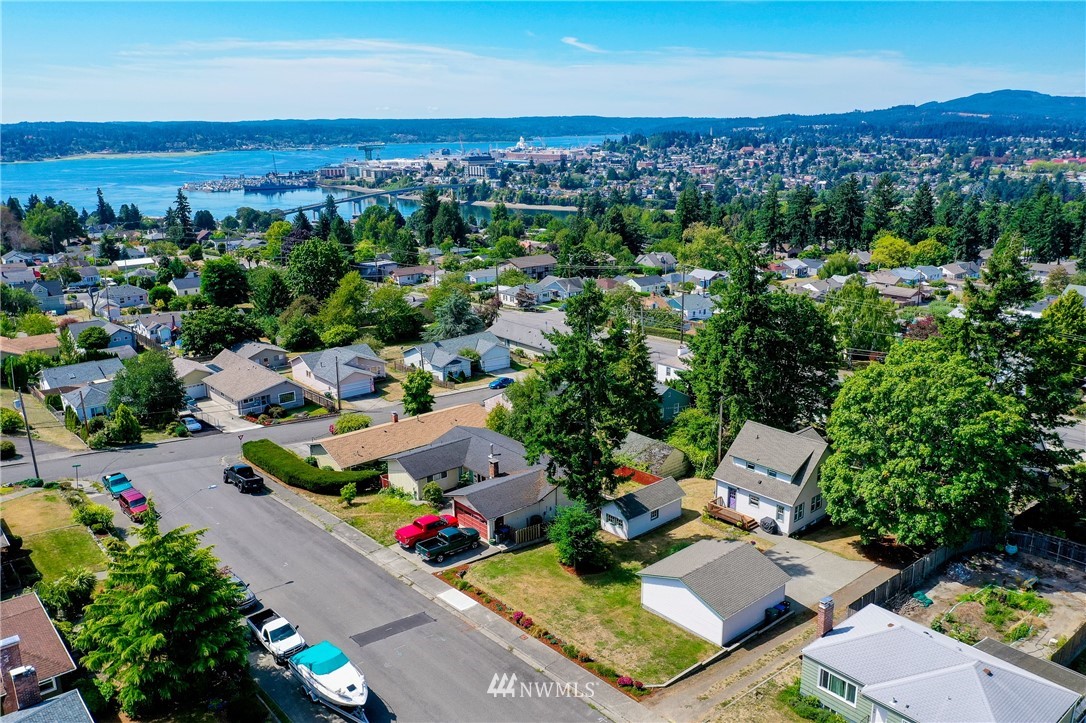 2014 Perry Avenue Bremerton, WA 98310 - Photo 3 of 24 Gallery Image 3