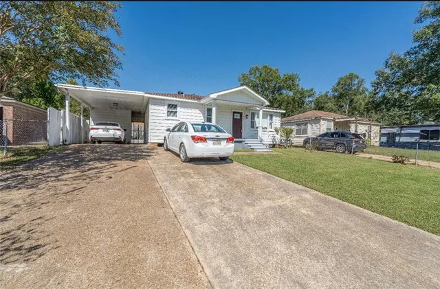 $130,000 | 201 Davis Drive, Pineville, LA 71360