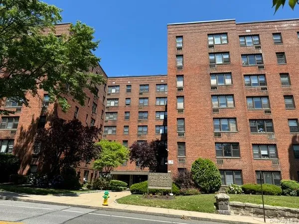 $1,800 | 11 Lake Street, Unit 4S, White Plains, NY 10603