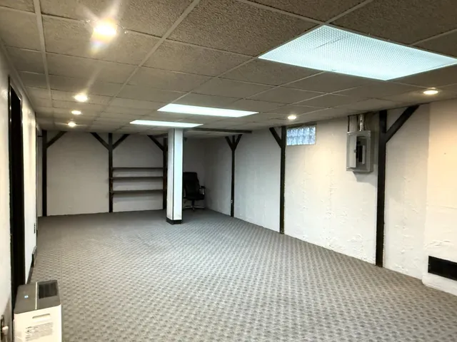 a view of a livingroom with furniture