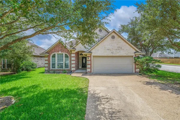 $2,100 | 200 Meir Lane, College Station, TX 77845
