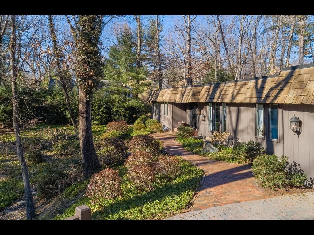 321 Ardsley Road Longmeadow, MA 01106 - Photo 5 of 42 a front view of a house with garden
