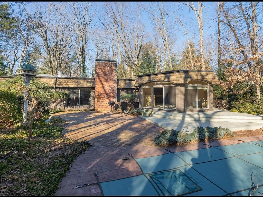 321 Ardsley Road Longmeadow, MA 01106 - Photo 8 of 42 a view of a yard in front of house