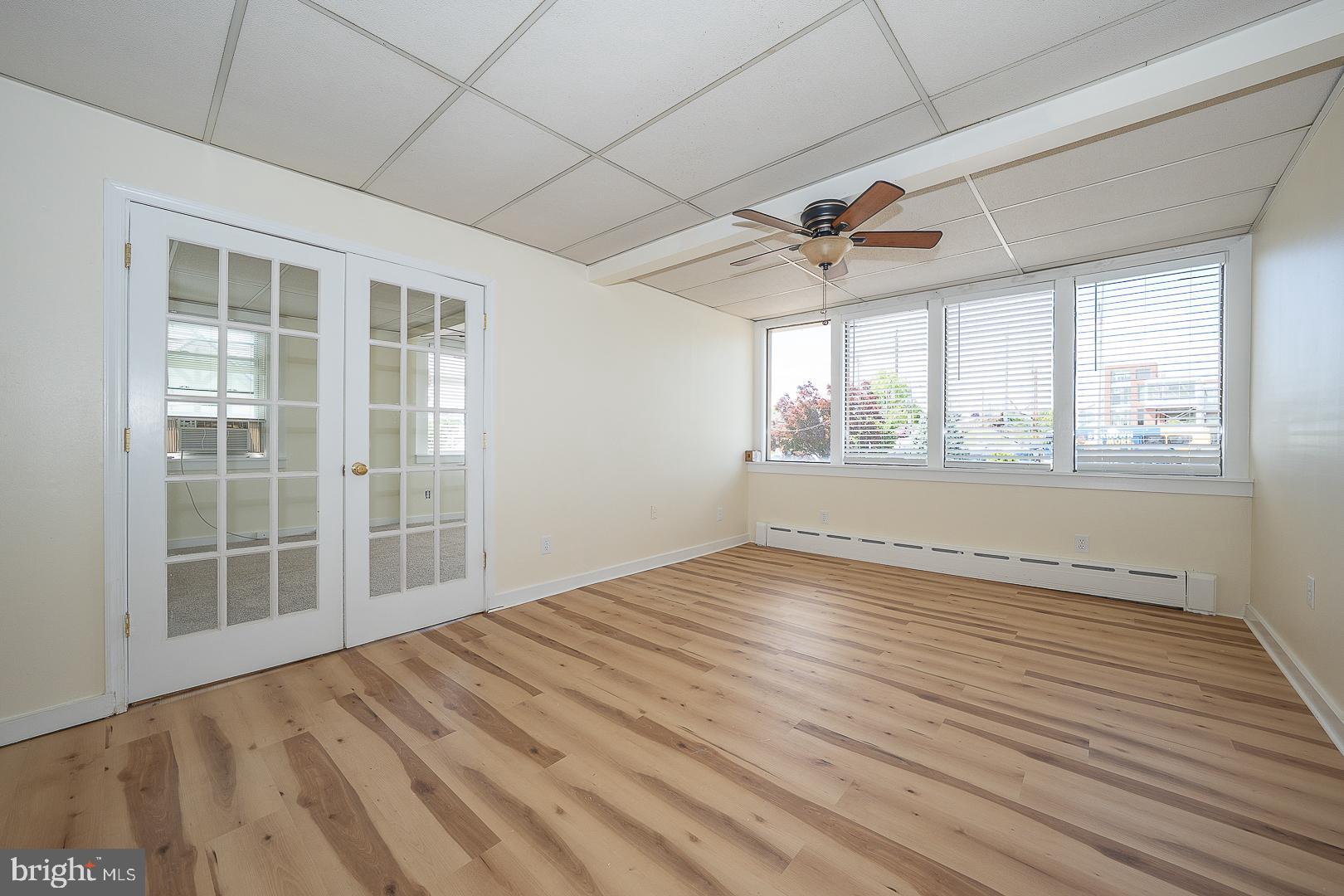1 South Valley Road, Unit 202 Paoli, PA 19301 - Photo 10 of 25 Bright & Light Living Room