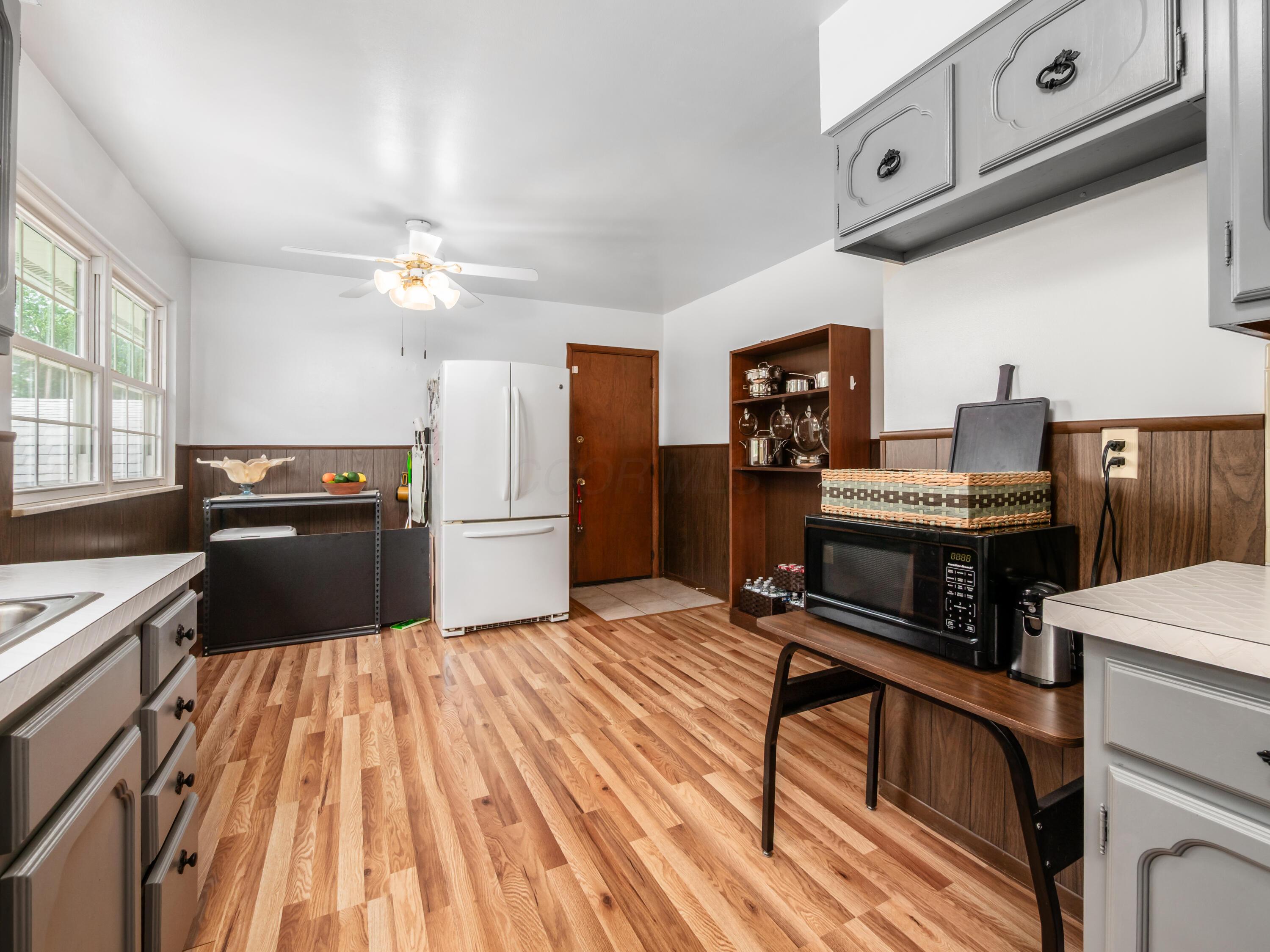 5907 Ebright Road Groveport, OH 43125 - Photo 4 of 11 Eat-in Kitchen