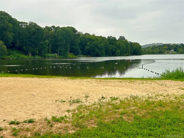 $469,000 | 137 Overlook Drive, Mahopac, NY 10541