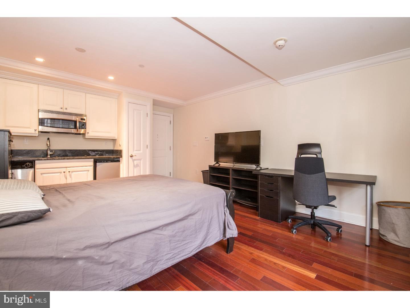 1701 Locust Street, Unit 1517 Philadelphia, PA 19103 - Photo 4 of 16