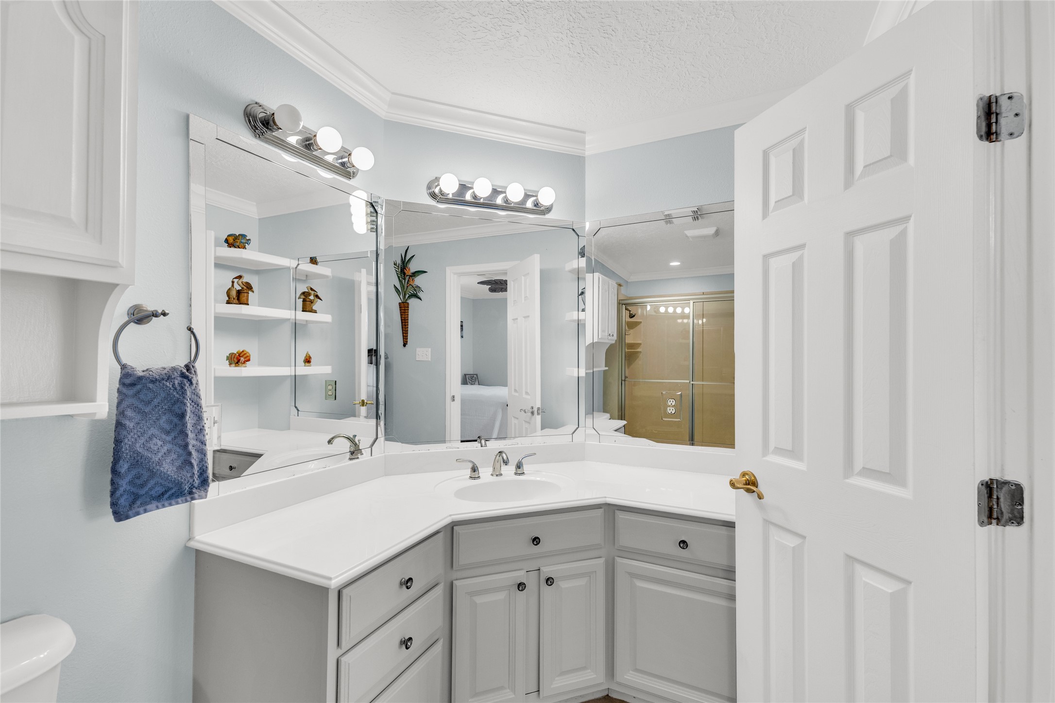 3321 Prides Way Crystal Beach, TX 77650 - Photo 24 of 50 Primary bath