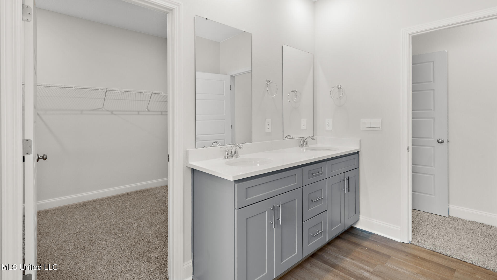 16206 Blue Rdg Drive Gulfport, MS 39503 - Photo 17 of 31 Primary Bathroom