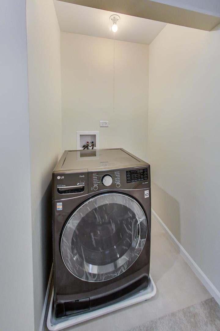 20 West 15th Street, Unit B Chicago, IL 60605 - Photo 16 of 21 a utility room with washing machine