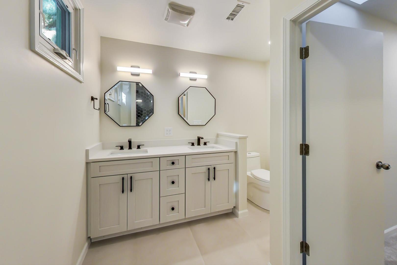 20 West 15th Street, Unit B Chicago, IL 60605 - Photo 9 of 21 a bathroom with a double vanity sink and a mirror