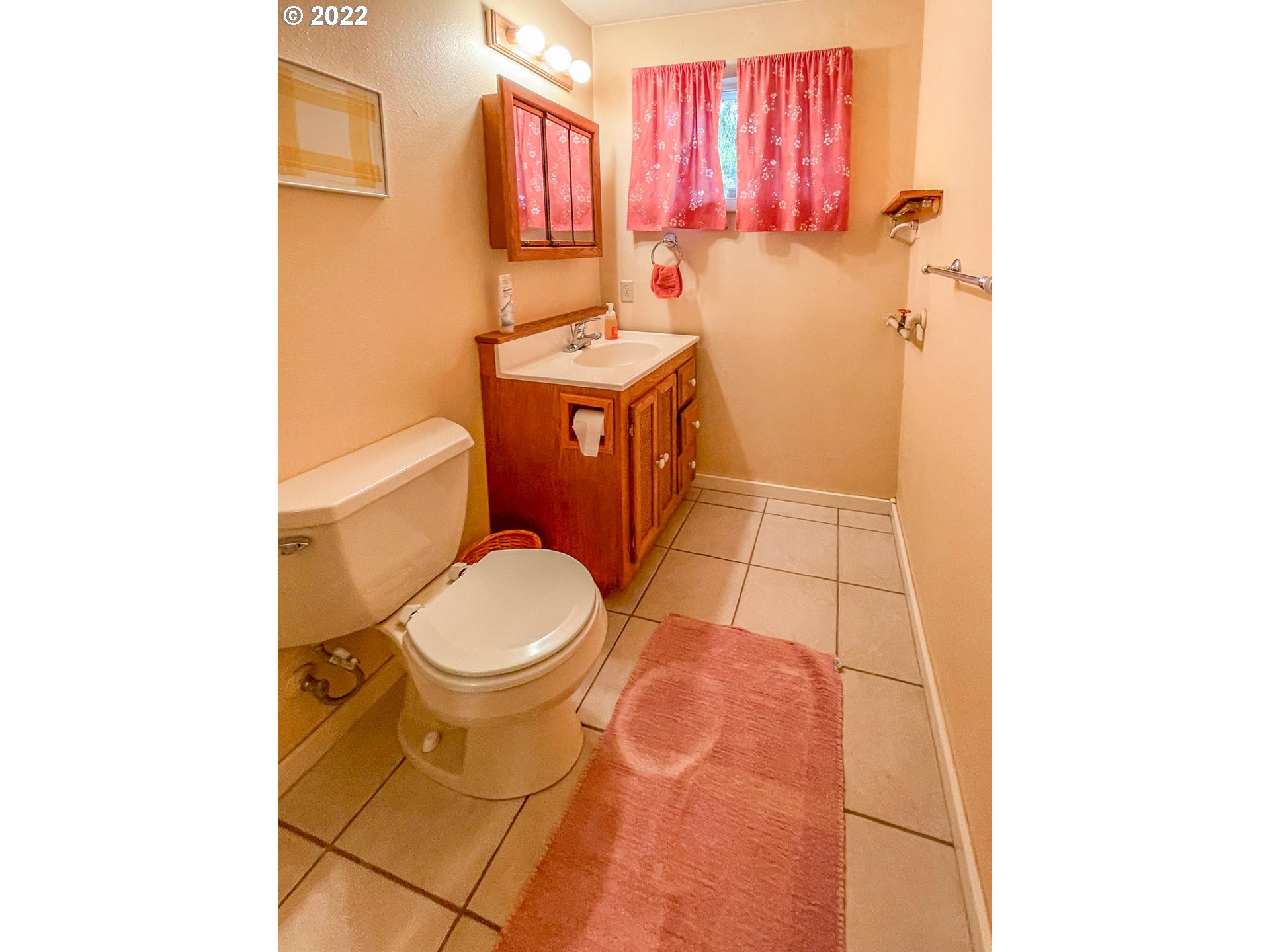 695 Lone Rock Road Glide, OR 97443 - Photo 12 of 48 a bathroom with a toilet and a sink