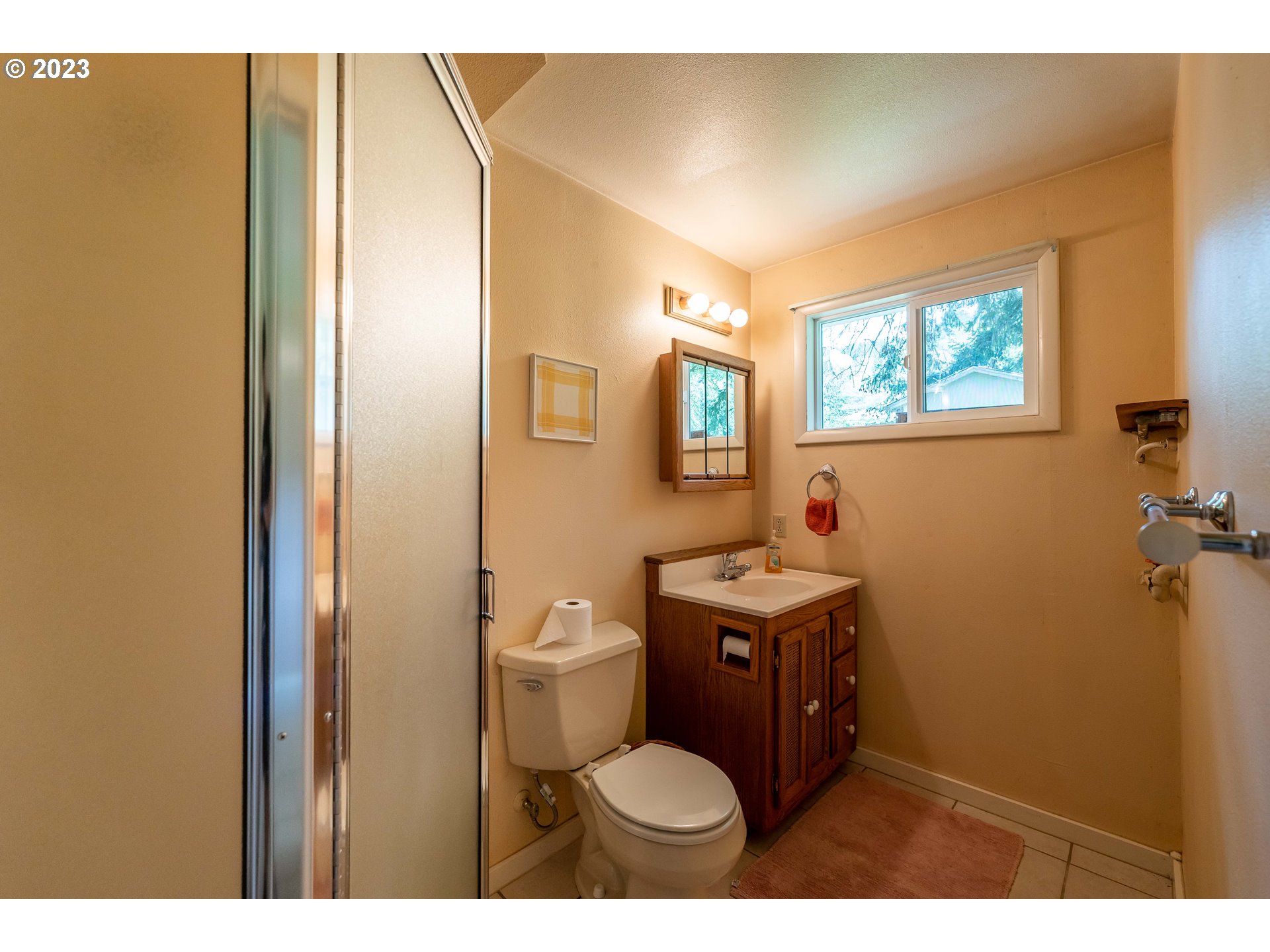 695 Lone Rock Road Glide, OR 97443 - Photo 22 of 48 a bathroom with a toilet sink and mirror