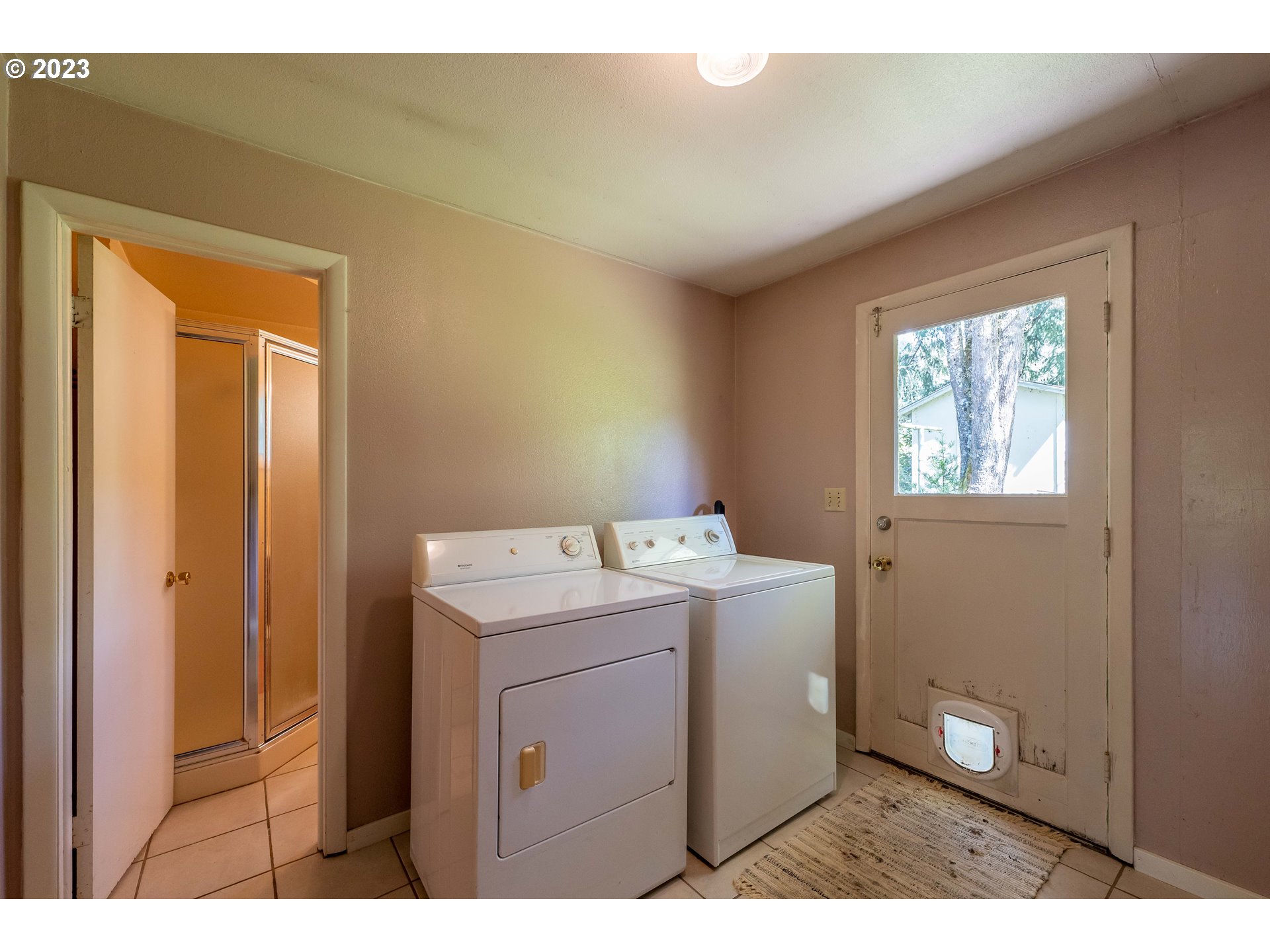 695 Lone Rock Road Glide, OR 97443 - Photo 23 of 48 a utility room with dryer and washer