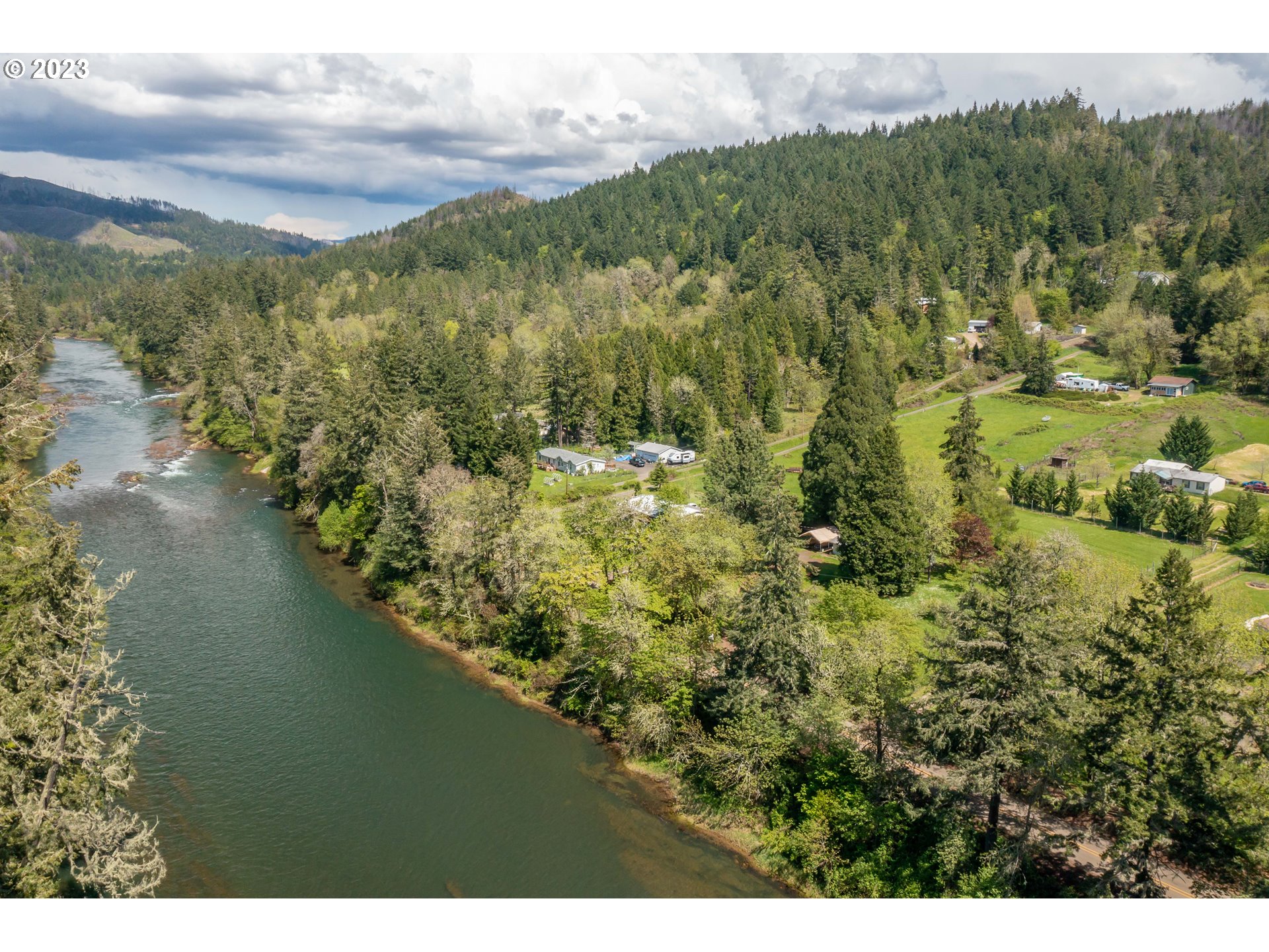 695 Lone Rock Road Glide, OR 97443 - Photo 42 of 48 a view of lake with mountain