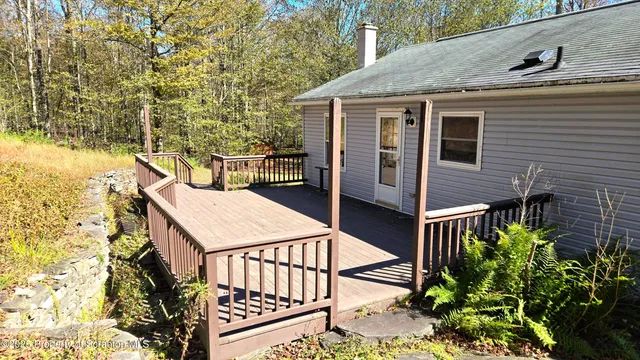 a view of empty room with window