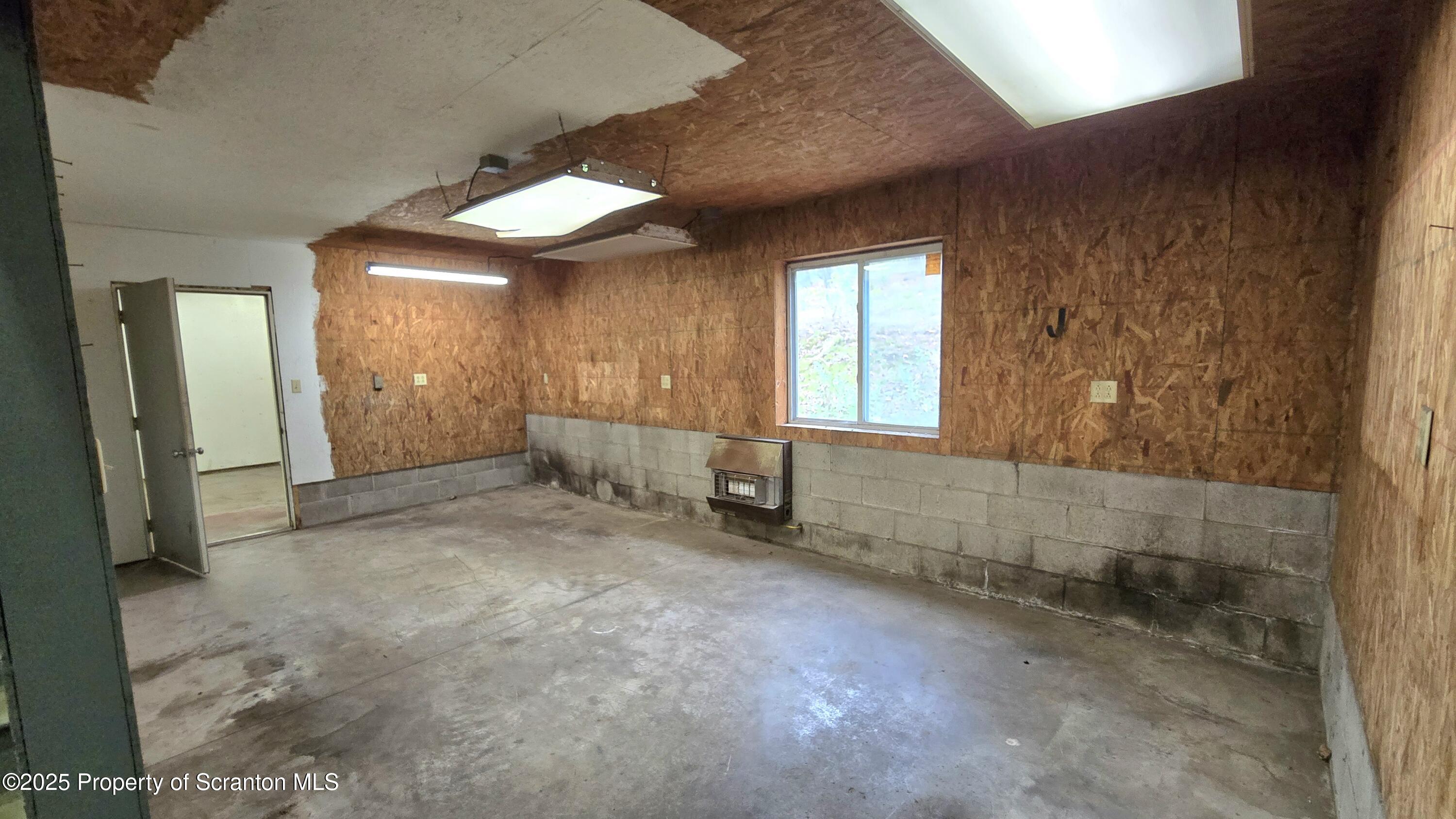 2311 Motichka Road Moscow, PA 18444 - Photo 49 of 89 an empty room with windows