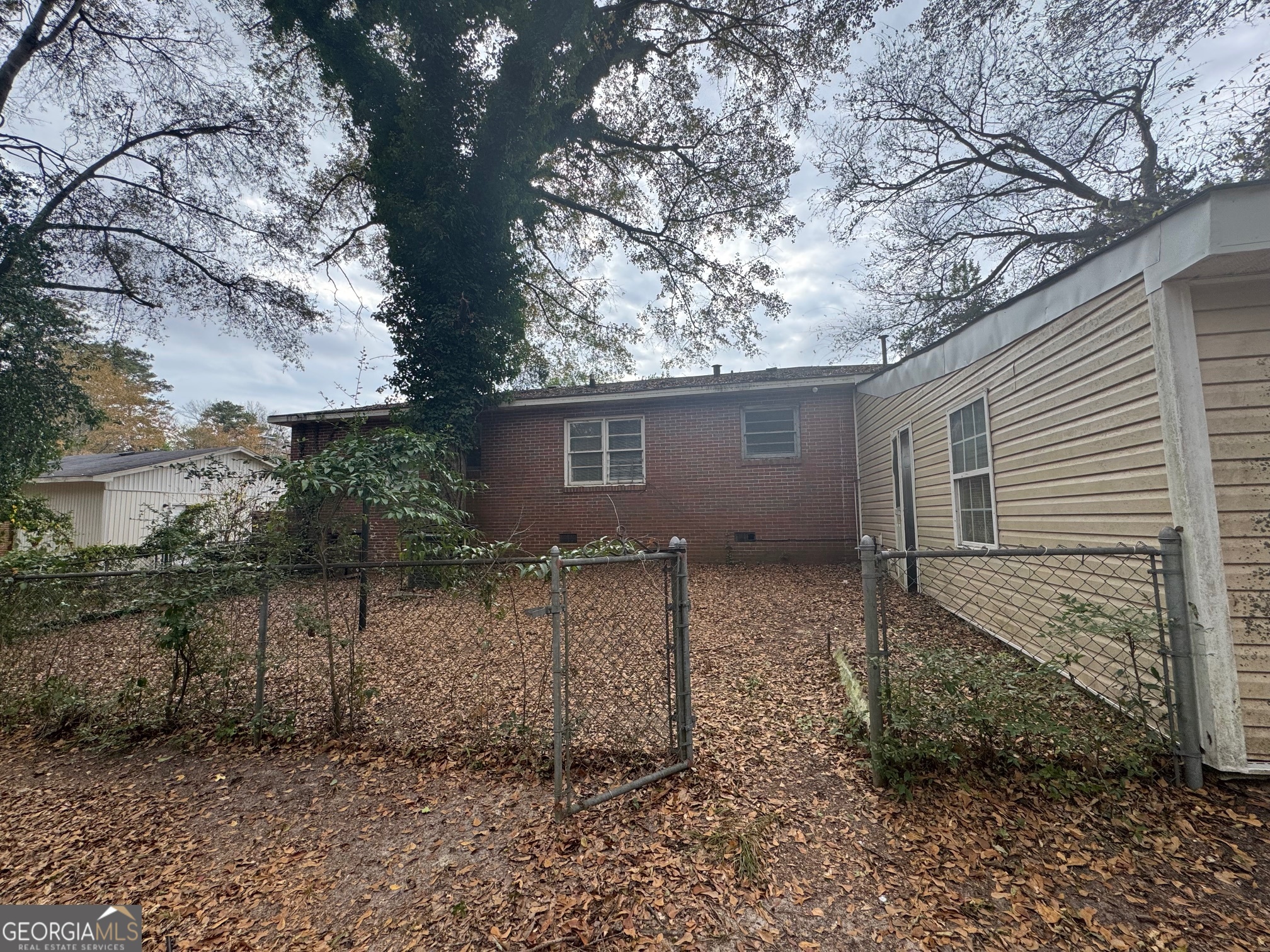 3515 Greenbriar Road Macon, GA 31204 - Photo 18 of 22 a backyard of a house with lots of green space